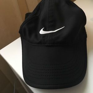 Black nike hat price firm